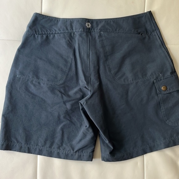 EUC TITLE 9 HIKING SHORTS, size 6 - Picture 3 of 4